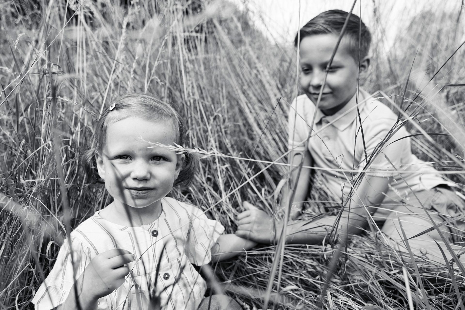 Photograph-of-siblings-family-photography-by-Portray-Your-Story-1
