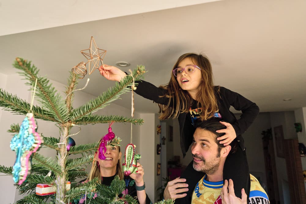 Documentary Christmas mini session in South East London showing family decorating their Christmas tree at home